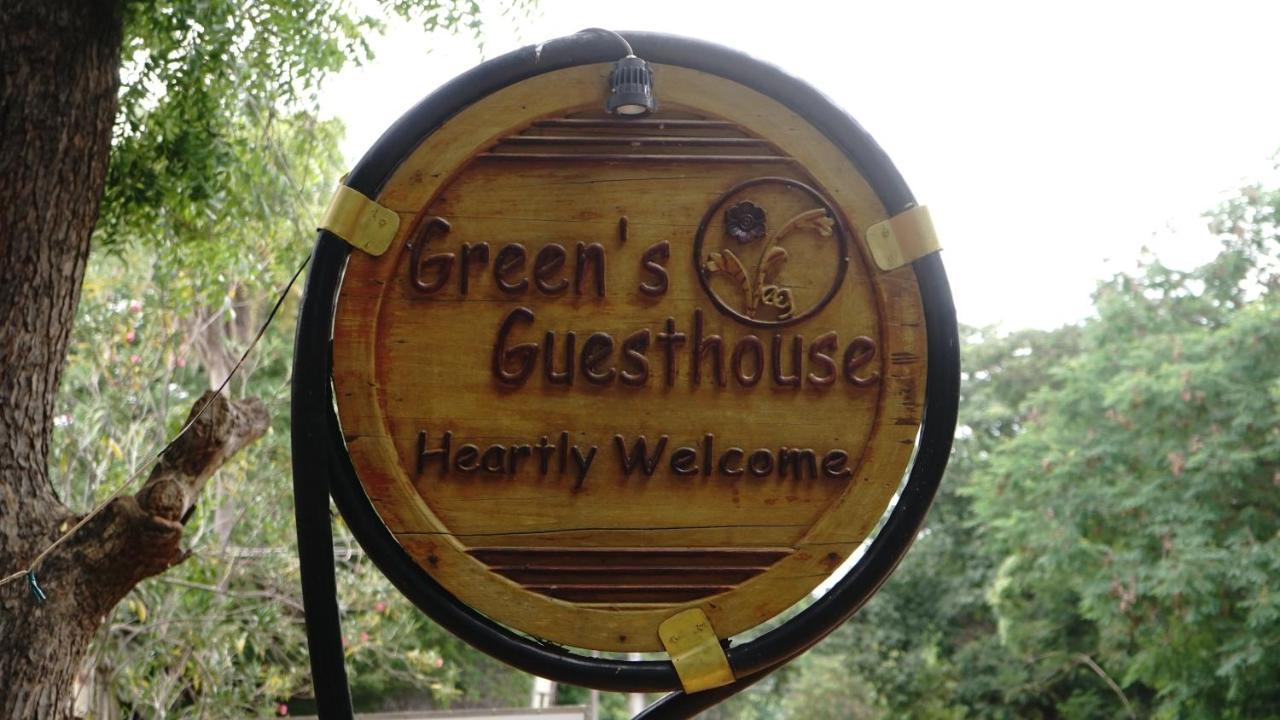 Green'S Guest House Auroville Bagian luar foto